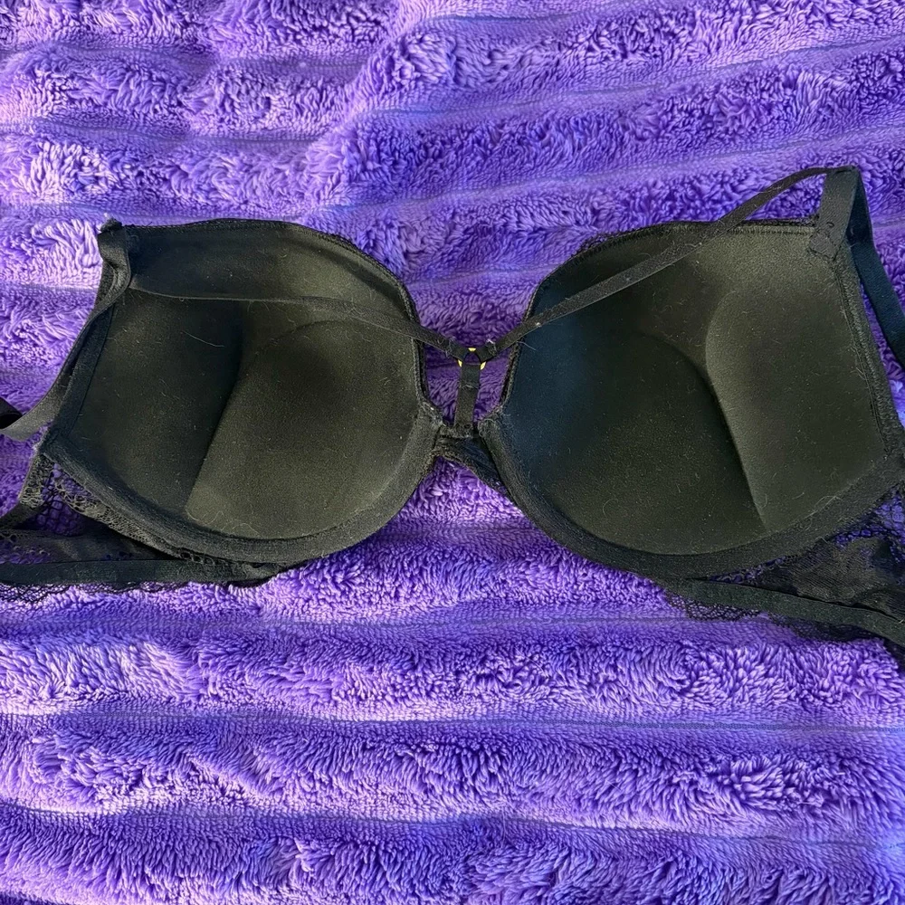 Victoria’s Secret Bombshell Bra Size 32D - Picture 2 of 6
